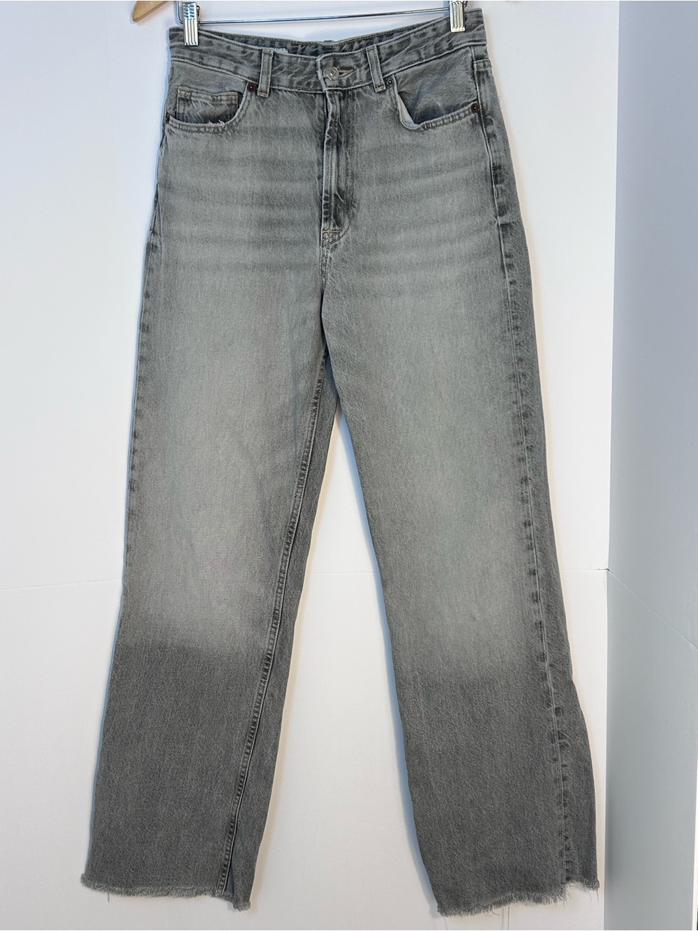 Zara Women’s Gray High Rise Straight Leg Jeans Raw Hem Size 8